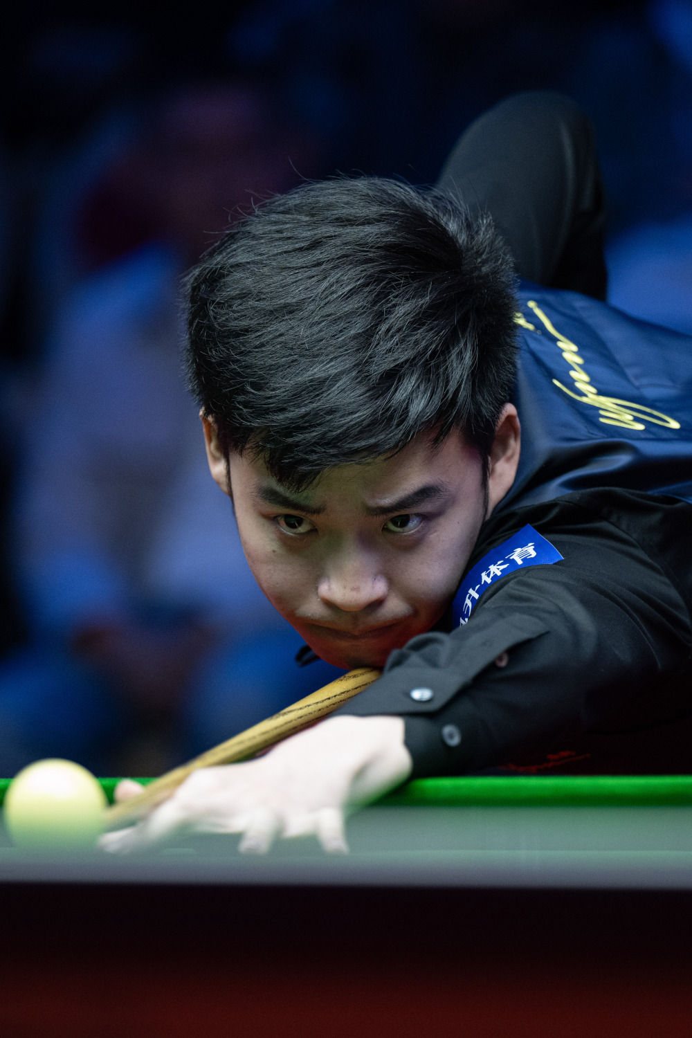 中显得稍有 中显得稍有